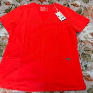Figs fiery coral casma three pocket scrub top size medium new with tags